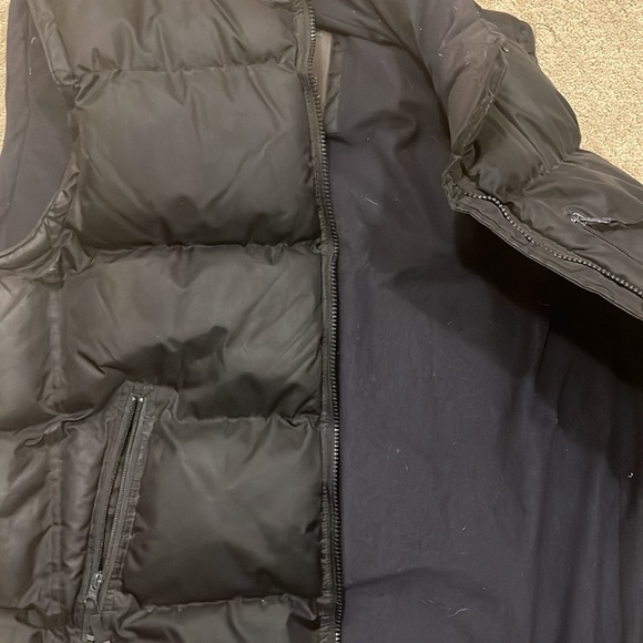 Great condition very warm and high quality vest - Picture 3 of 3